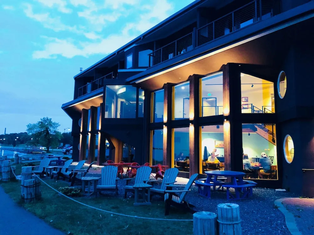 Blue Wave Inn