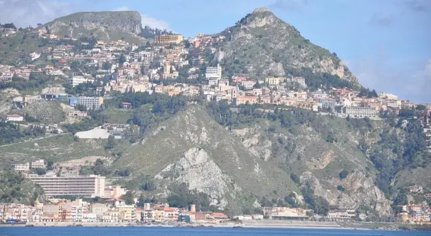 Taormina Mare Appartamento 300 Metri dal Mare
