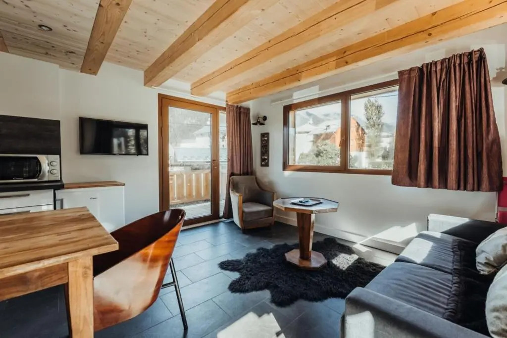 Chalet with mountain view and 2 min walk from the city center