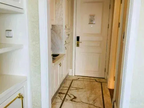 Nantong Jinshi Apartment (Nantong University)