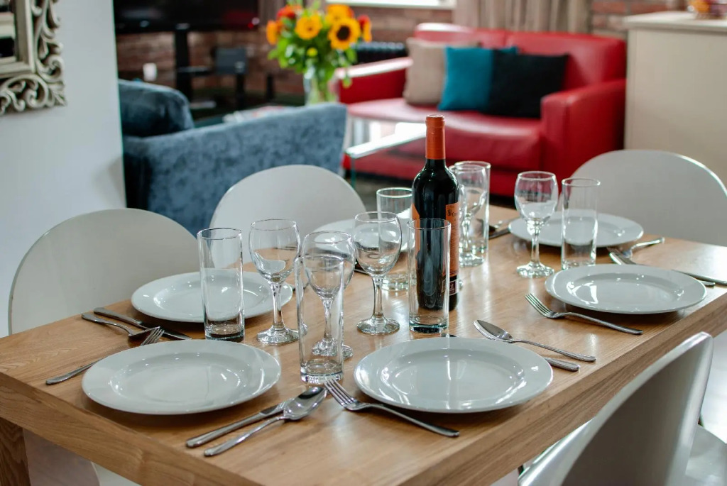 Base Serviced Apartments - Sir Thomas Street