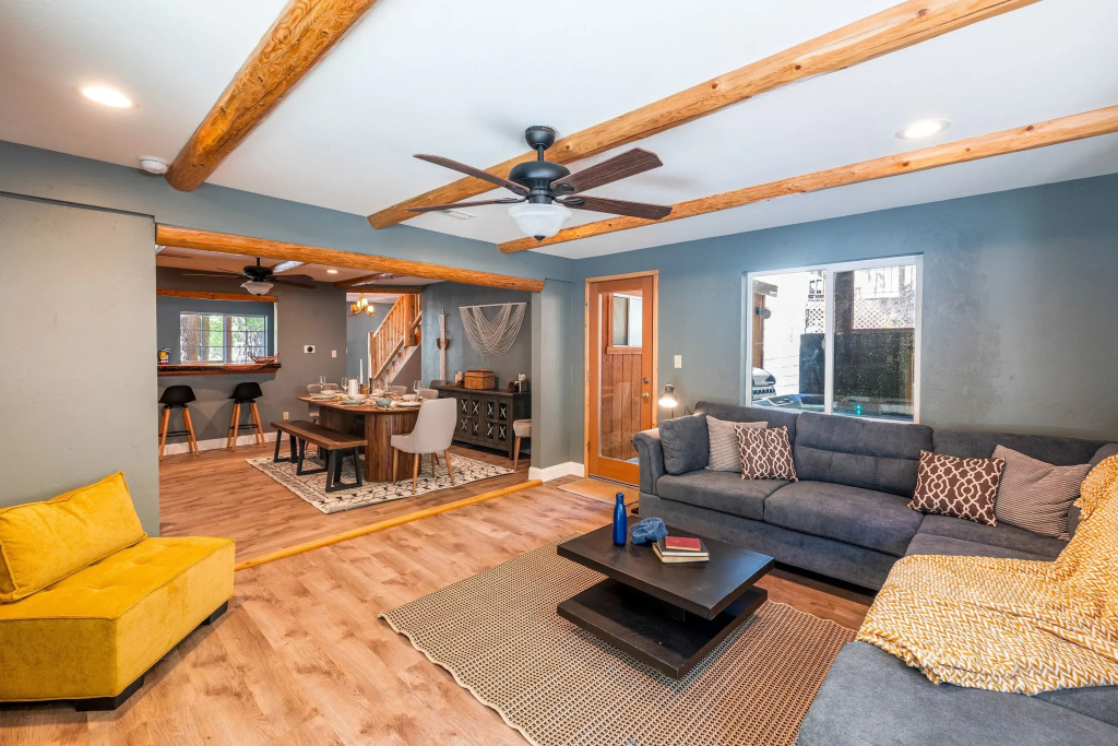 10 Mins to the Lake, Hot Tub & Game Room, Modern Cabin Bearpaw by Avantstay