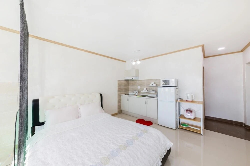 Yeosu Dolsanmaru Pension