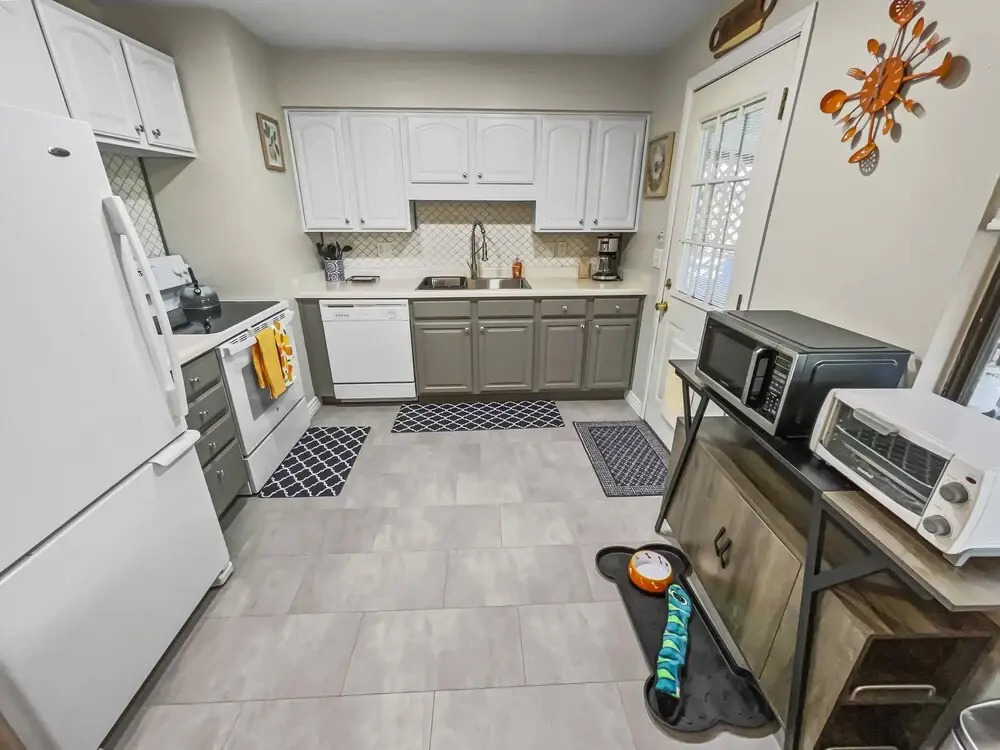 East Side Sunset Pad 3 Bedroom Home