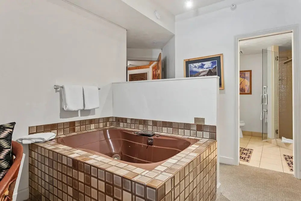 Powder Run at Deer Valley Resort - Two Bedroom Condo with Hot Tub #A12 2 Condo