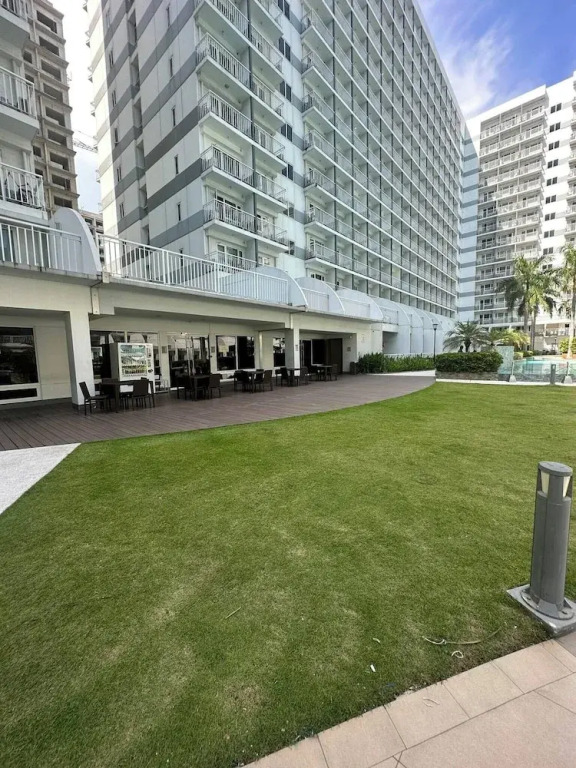 Shell Residences MOA - Josh staycation