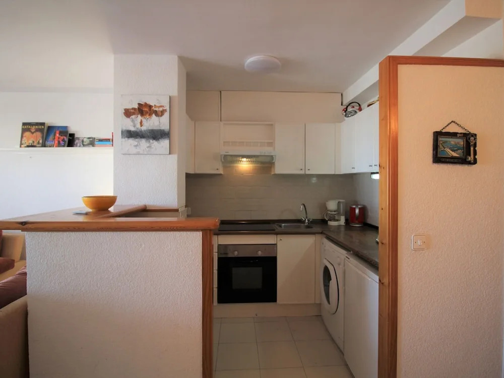 Bright Apartment With Lift and View of the Harbor and the sea for 3 People
