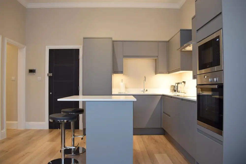 Modern 2 Bedroom Flat Central to Wimbledon