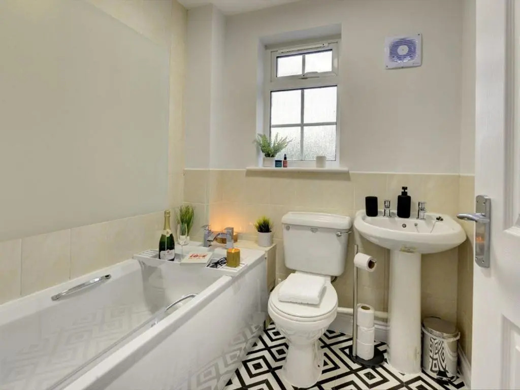 The Snagge I eco-Serviced Accommodation I A Cute Detached House I Large Garden I Pet Friendly I Free Parking I By SILVA