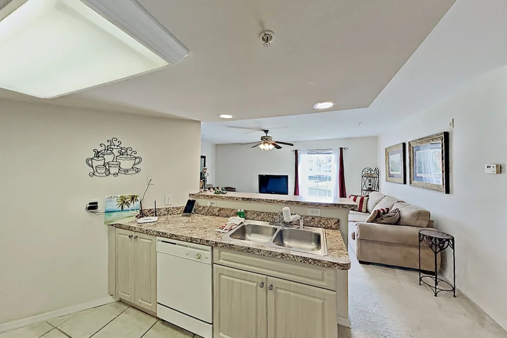17754mil 2 Bedroom Condo