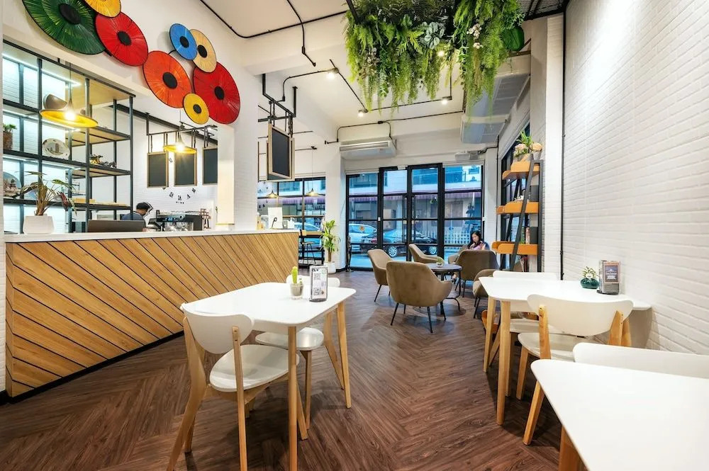 Siam Subway Hostel and Café