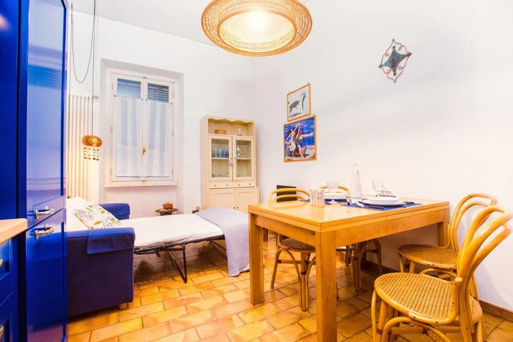 Colorful 2 bed Apartment Close to Vatican