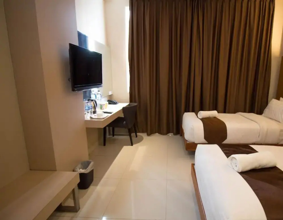 Sky Inn Express Hotel