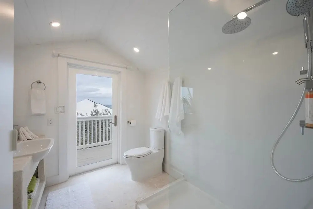 Veselka - Remodeled Home On Double Bay Beach 3 Bedroom Home