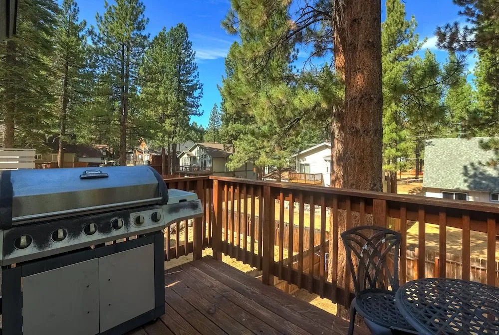 Montgomery Estates Bliss - Hot Tub, Pets, Family Fun!