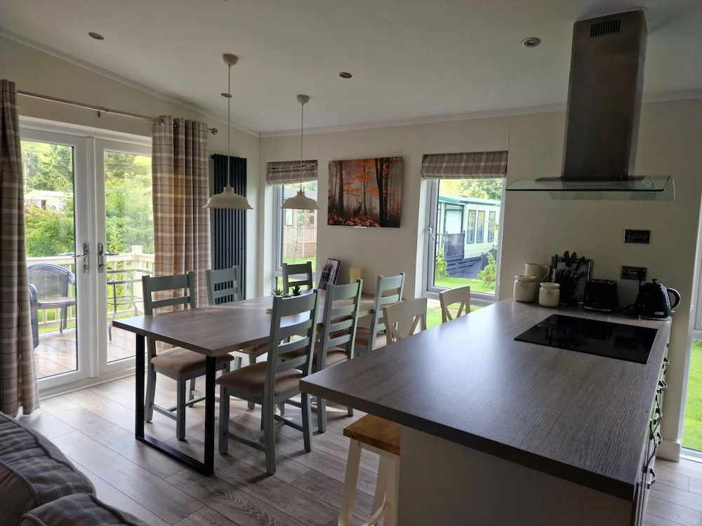 Maple 2 Bedroom Luxury Lodge in Mid Wales