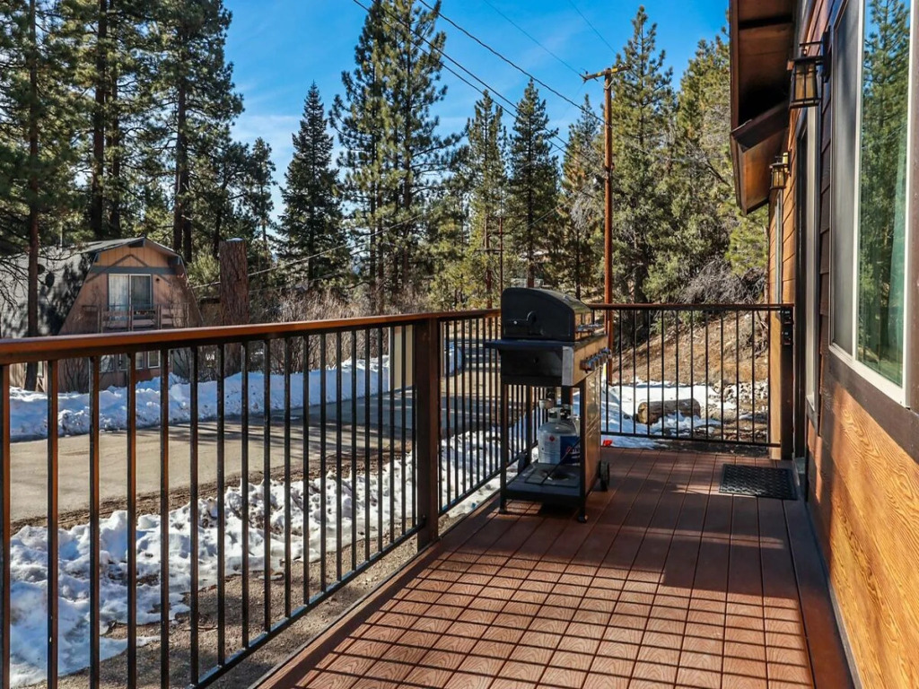 Snow Crest Cabin - 1909 by Big Bear Vacations