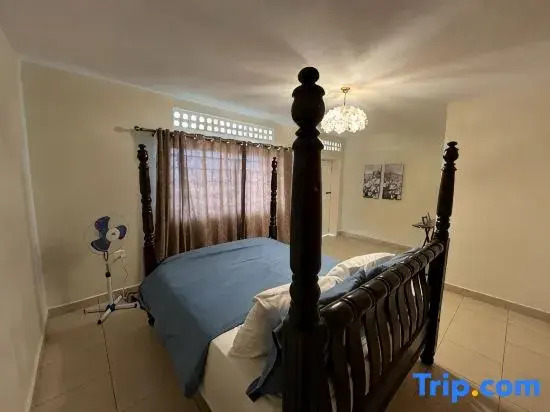 Luxury Lakeview flat 8 mins from Speke Resort