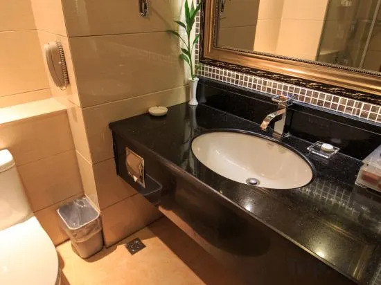 Golden Lusheng International Hotel