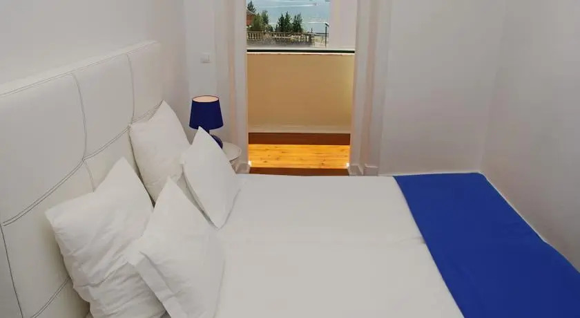 Lisbon Inside Connect — Lapa Apartments