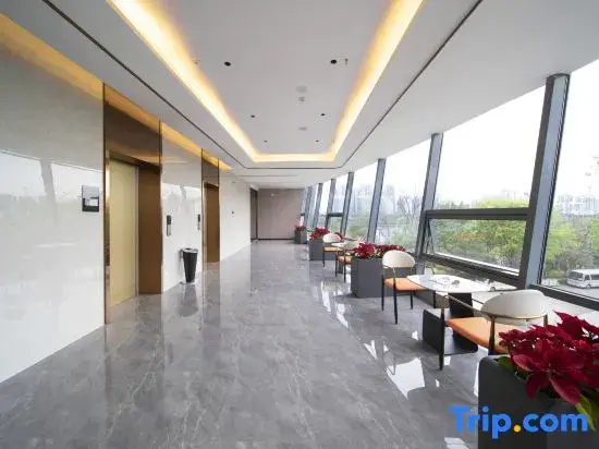 Yeste International Hotel (Liuzhou Cruise Terminal Shuangyu Hui River View Branch)