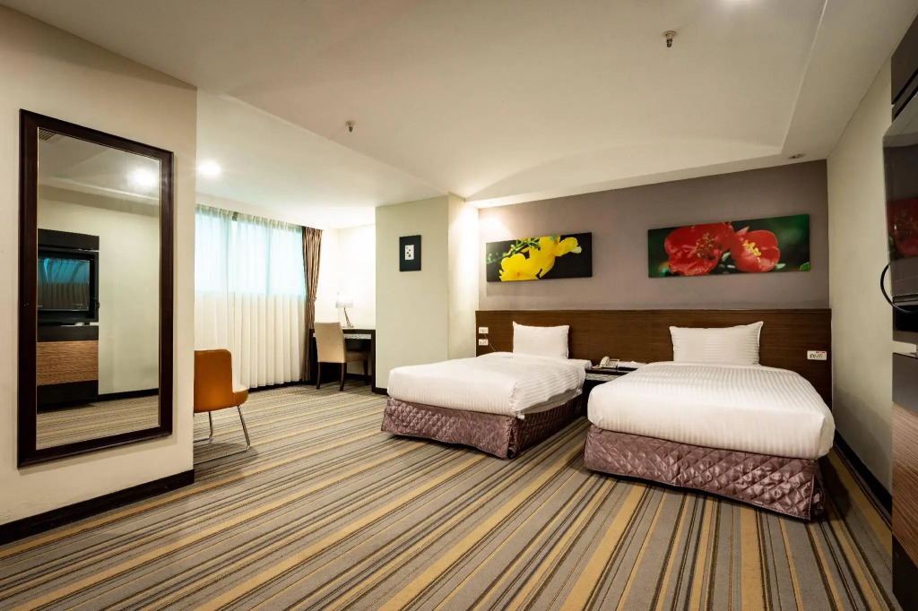Yoyo Hotel