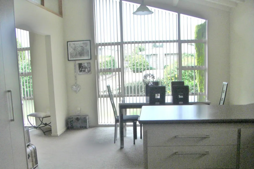 Ascot Holiday Home
