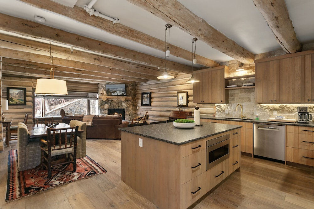 Pine Inn 9 - Two Bedroom with Spa Trail's End Lodge 2 Condo