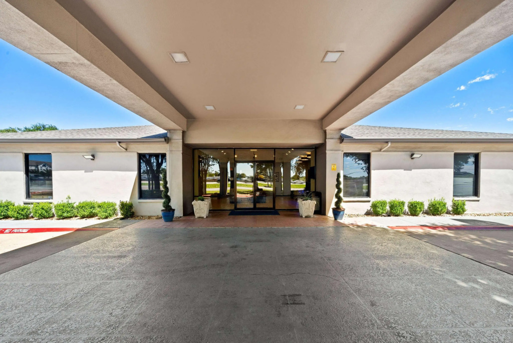 Days Inn by Wyndham Round Rock