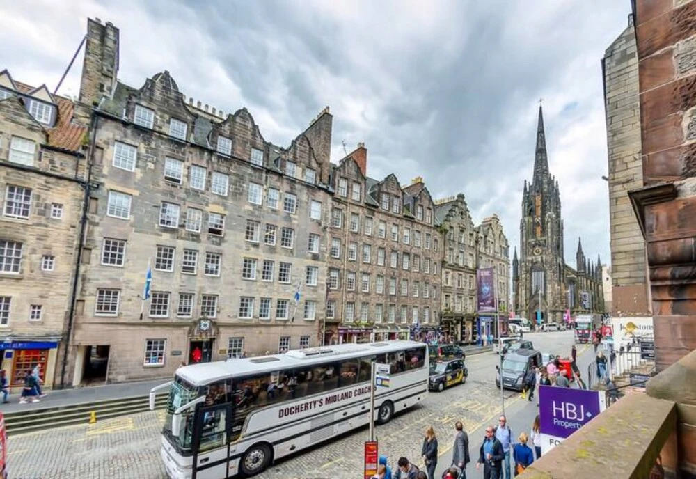 Modern 1-Bed in the Iconic Quartermile Area