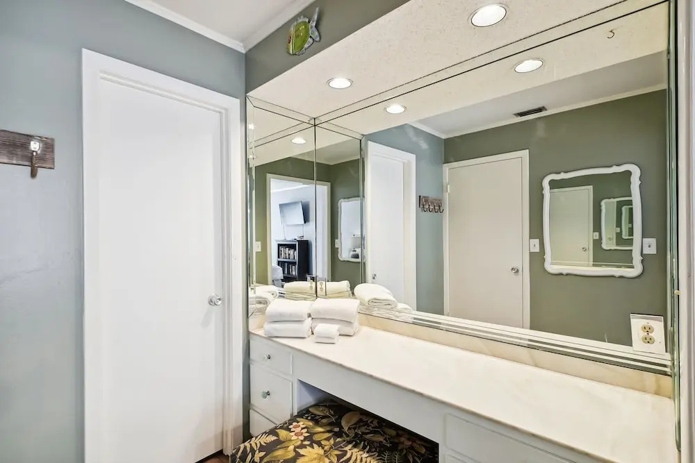 Sandpiper Cove 1053 1 Bedroom Condo by RedAwning