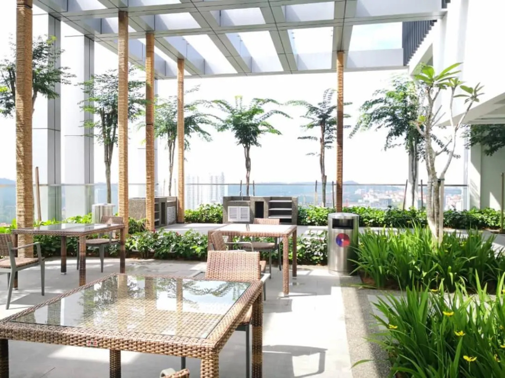 REVO AURORA PLACE, Pavilion 2, 5 Minutes To AXIATA ARENA BUKIT JALIL FREE WIFI by De Harlequins Guesthouse