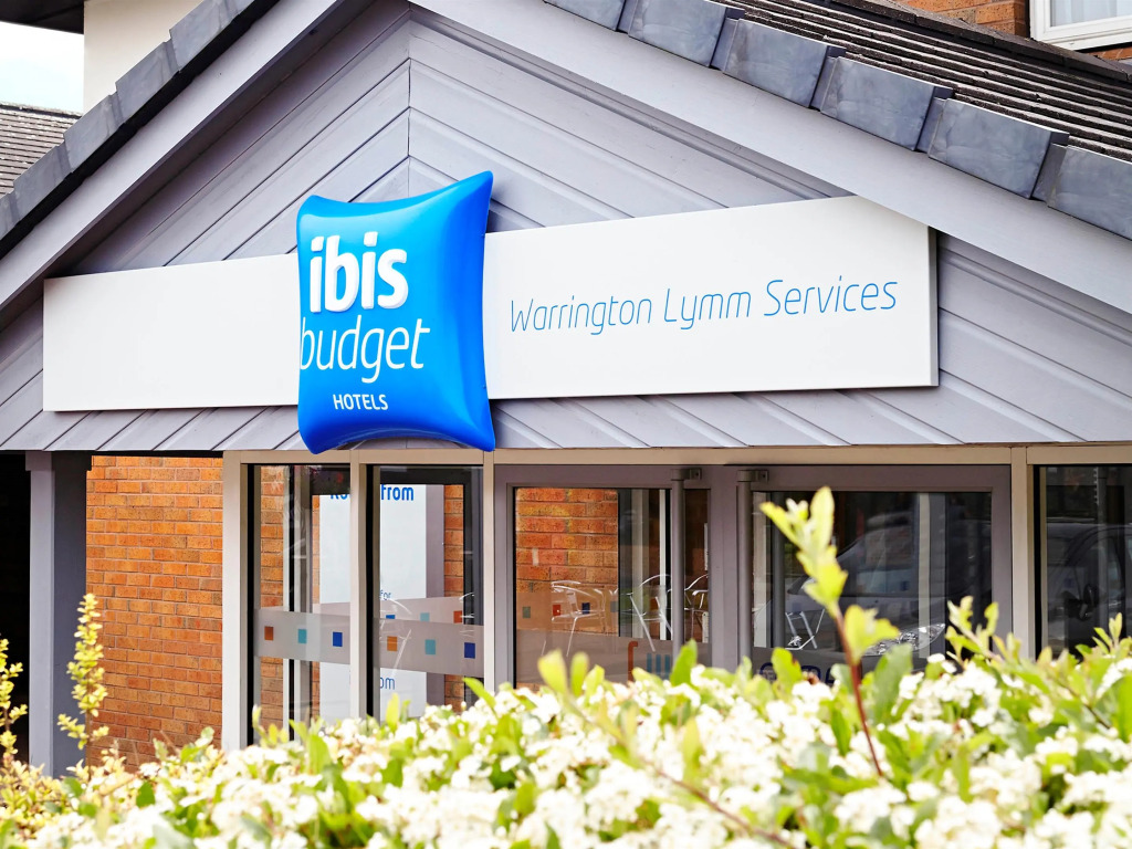 Warrington Motel, J20 M6 Lymm Services