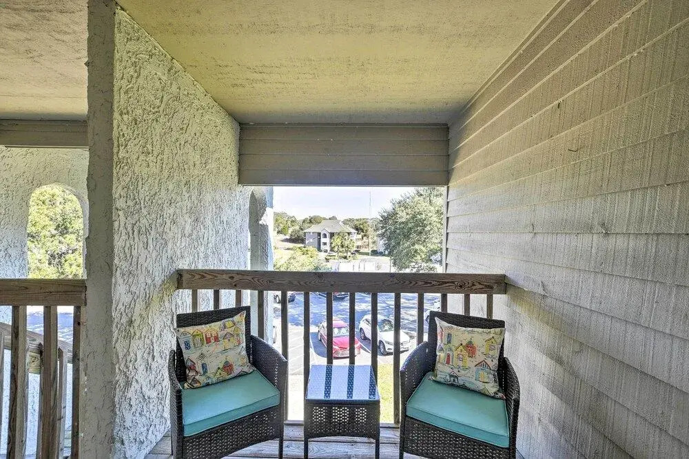 Bright Sunset Beach Condo w/ Golf Course View