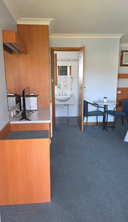 Kingston Ocean View Motel