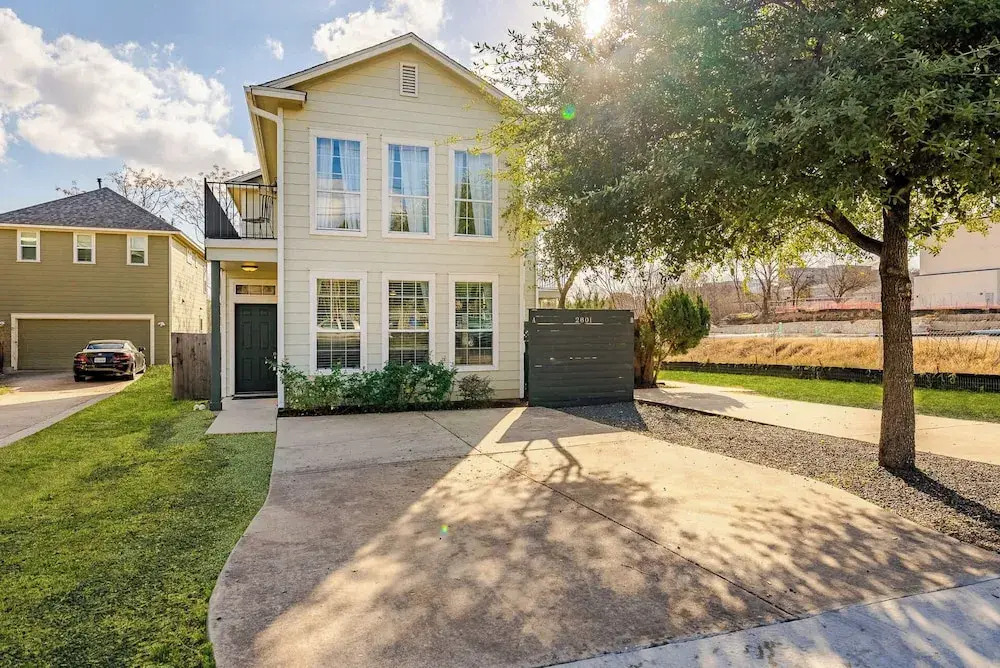 Upstay Spacious Home Duplex for Group of 17