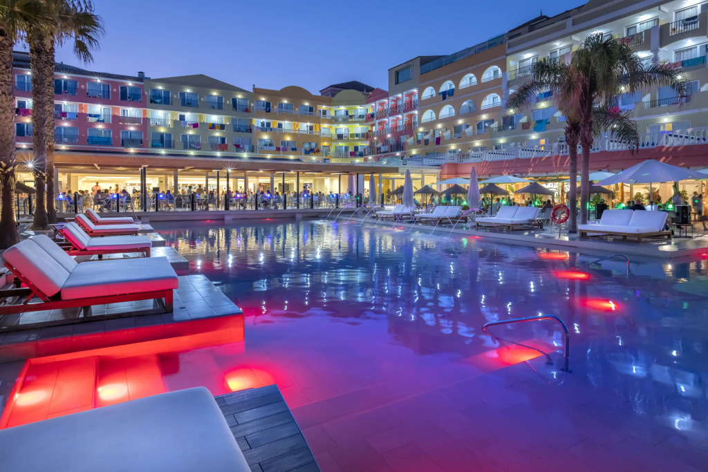 Mediterraneo Bay Hotel & Resort