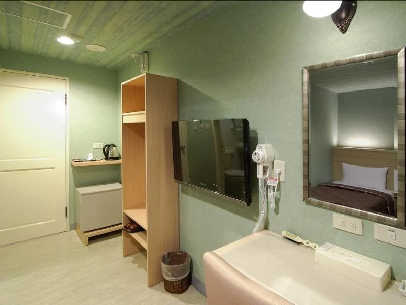 Skoal Hotel