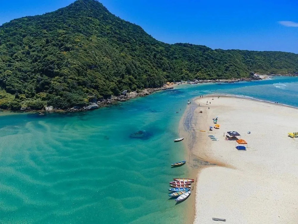 Casa com piscina a 250m da Praia PLH006