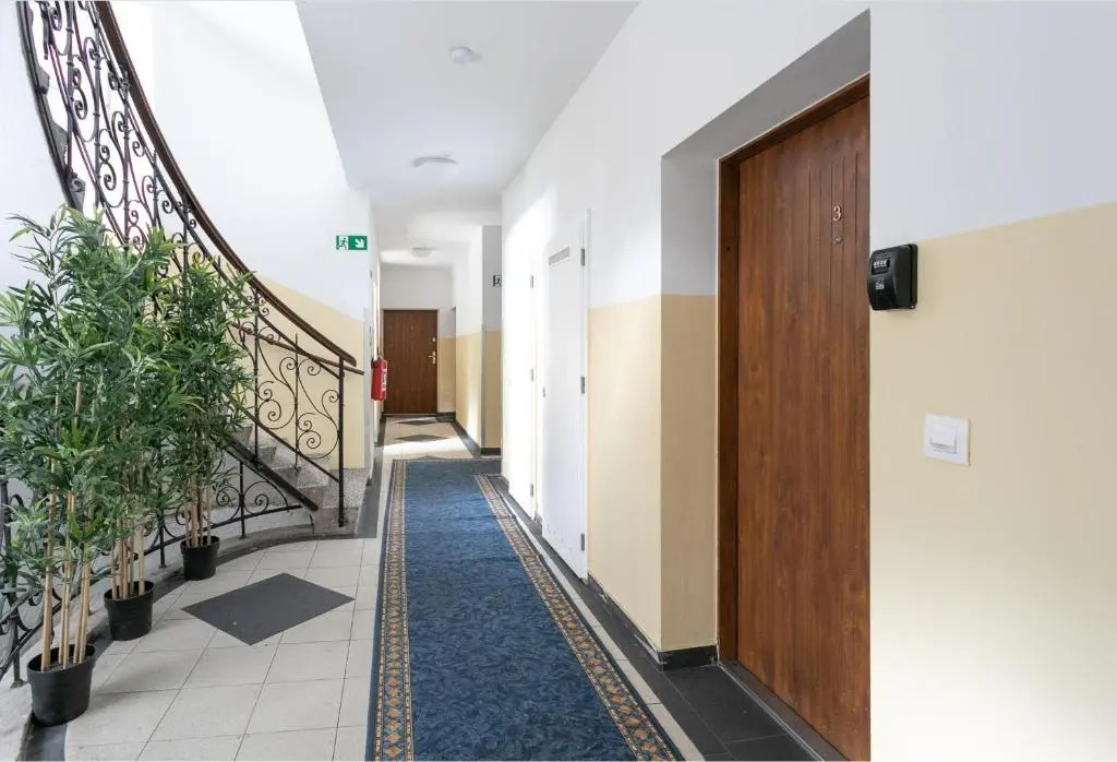 Between Schoenbrunn and City Center Apt 35