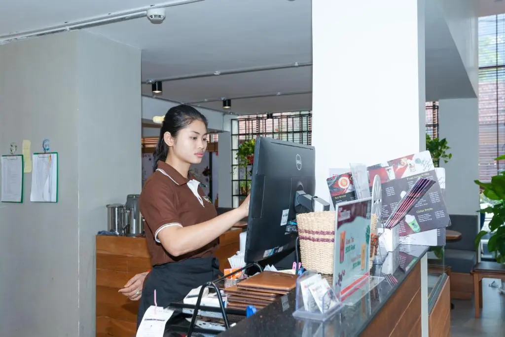 7 Days Premium Hotel
