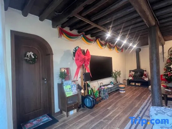 Dali Azhen and Ayue Homestay (Erhai Longkan Branch)