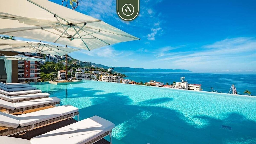 Luxury 1 BR Condo in Pier 57 - Infinity Pool