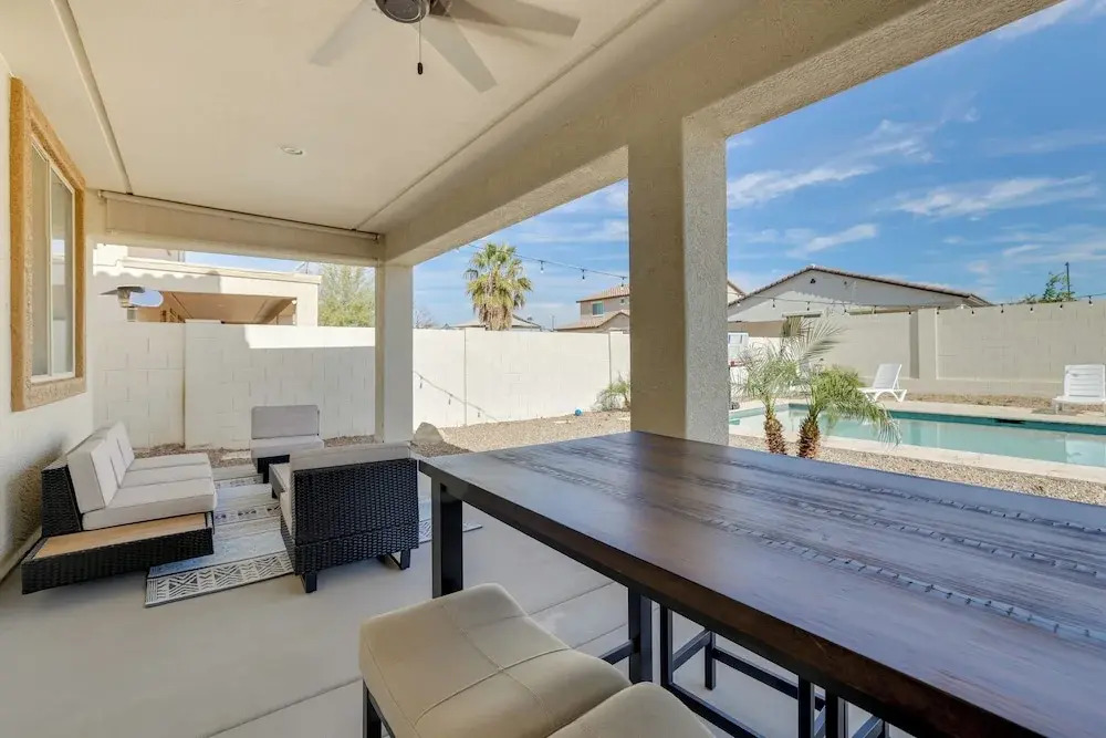 Pool, Fire Pit: Luxe Family Home in Goodyear