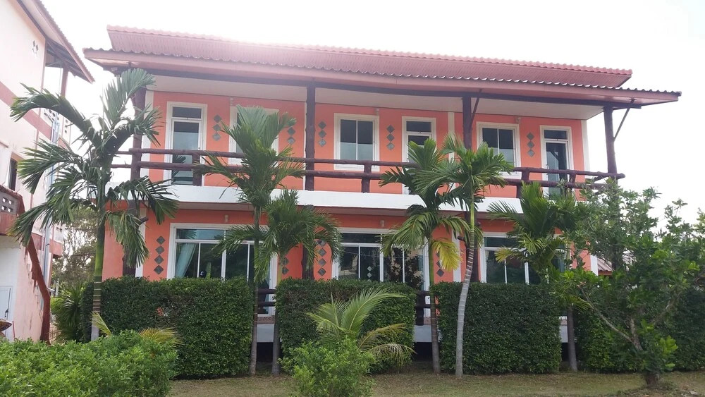 Lanta School Beach Resort