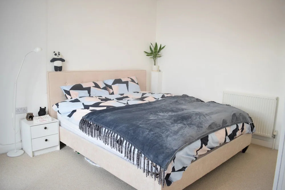 1 Bedroom Apartment With River View Roof Terrace Sleeps 2