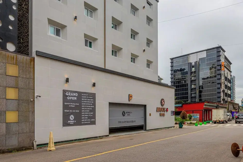 Avenue S Hotel