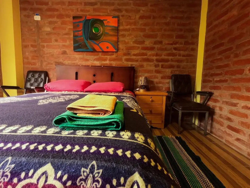 Hostal La Casa Amarilla City