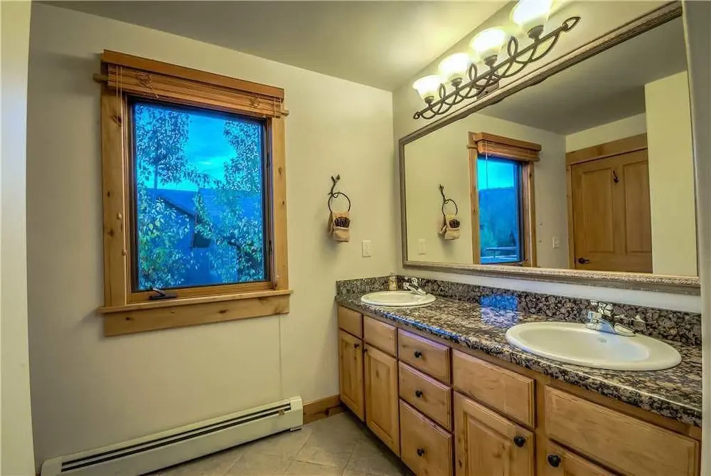 Canyon Creek B 204