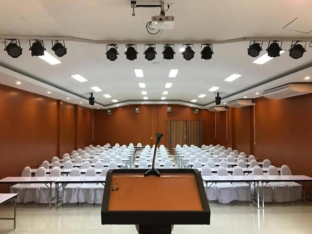 โรงแรมแอมไอม่อน - Am Amoonds Hotel